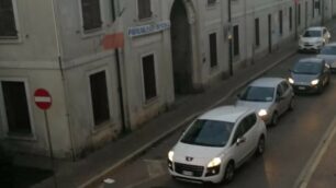 traffico giovedì mattina a causa dei lavori di asfaltatura all'ingresso della SS36