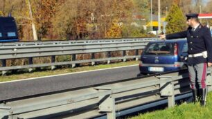 SEREGNO Un agente della polizia stradale in servizio