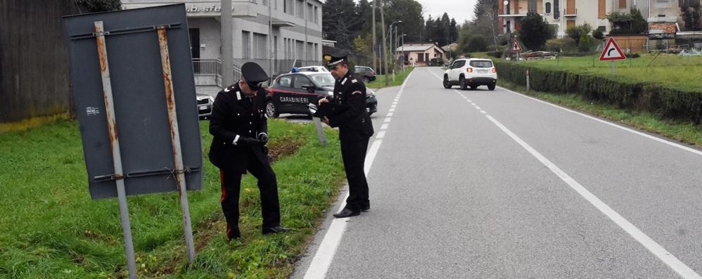 I carabinieri sul luogo dell’incidente in via Rivabella