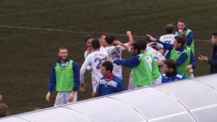 Seregno - L'esultanza dopo il gol decisivo di Andrea Gritti