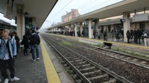 Monza:pendolari in attesa dei treni