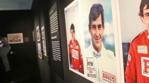 Monza la Mostra fotografica su Ayrton Senna con immagini di Ercole Colombo e testi di Giorgio Terruzzi ospitata all’autodromo