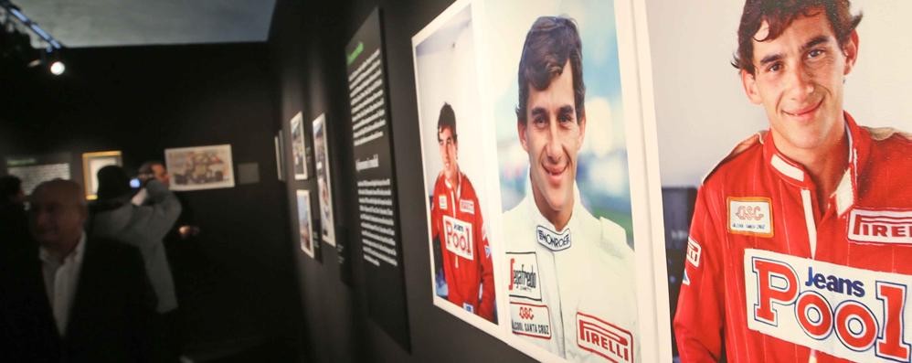 Monza la Mostra fotografica su Ayrton Senna con immagini di Ercole Colombo e testi di Giorgio Terruzzi ospitata all’autodromo