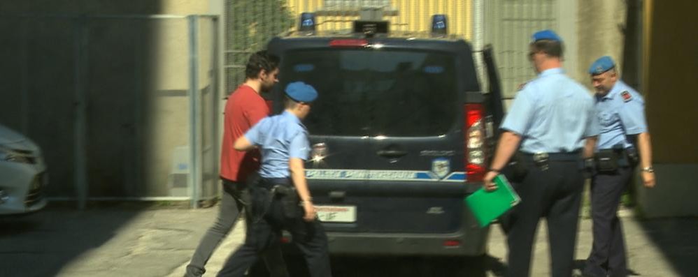 Mattia Del Zotto accompagnato in tribunale per un’udienza