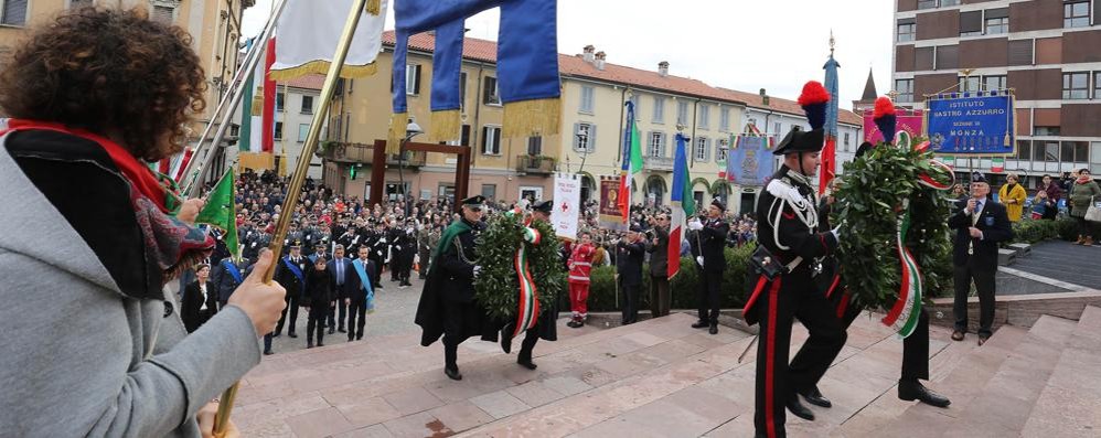 La commemorazione in piazza Trento e Trieste a Monza