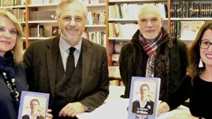 Natalia e Lino Longobardi (a sinistra) alla presentazione del libro