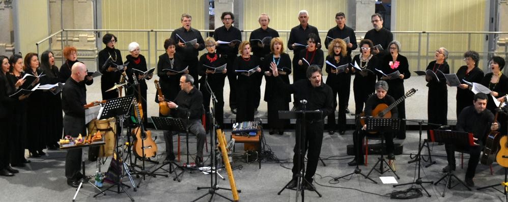 Guadagnini dirige i ritmi di Ariel Ramirez (foto Alberto Panzani)