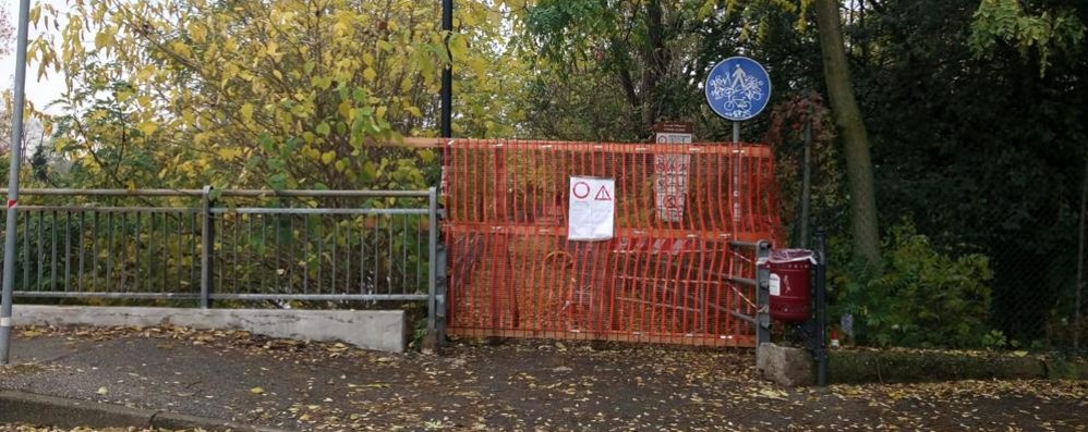 La ciclabile chiusa sul VIlloresi