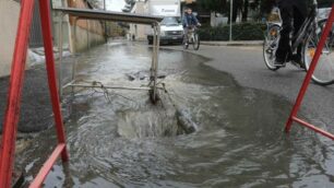 lambro monza esondazione 12 13 novembre 2014: tombino lasciato aperto per far defluire l’acqua