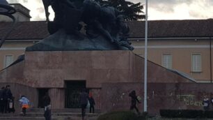 monumento caduti carnevale monza