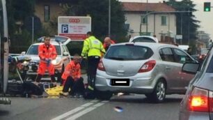 I soccorsi al lavoro sul luogo dell’incidente