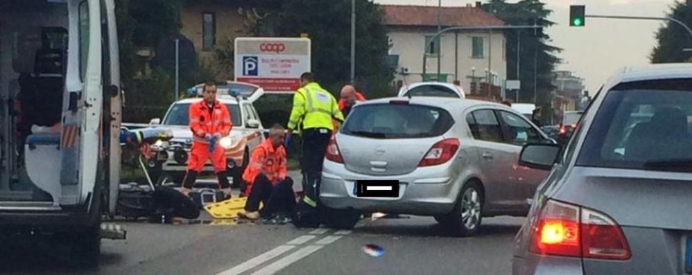 I soccorsi al lavoro sul luogo dell’incidente