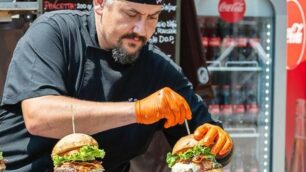 Bizzarri con i suoi hamburger