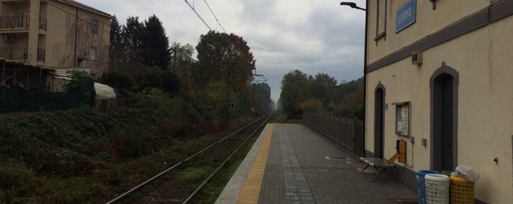 La stazione di Lesmo lungo la Seregno-Carnate