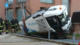 Il mezzo di Gelsia recuoerato dai pompieri