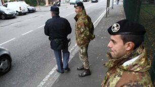 Militari a Monza, con la polizia effettuato un maxi controllo in stazione