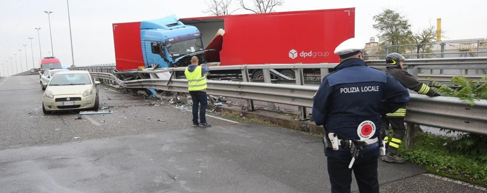 Incidente mortale in via Marconi a Monza