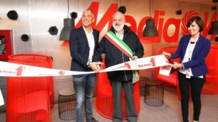 Il ceo Monferrini e il sindaco Chiolo al taglio del nastro