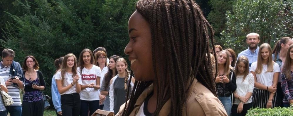 Vimercate Stacey Oledibe, 14 anni, nella foto della consegna dei premi cittadini per gli studenti meritevoli - foto Comune di Vimercate