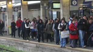 Pendolari in stazione a Monza