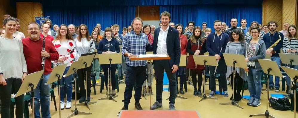 La banda Santa Cecilia con il direttore Armando Saldarini e il consigliere Alessandro Corbetta