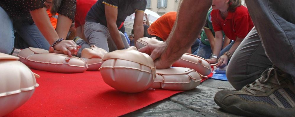 Monza  addestramento uso defibrillatore