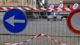 MONZA la rete sul ponte di via Colombo