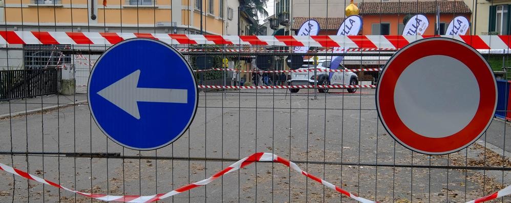 MONZA la rete sul ponte di via Colombo