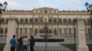 La Villa reale con i cancelli chiusi