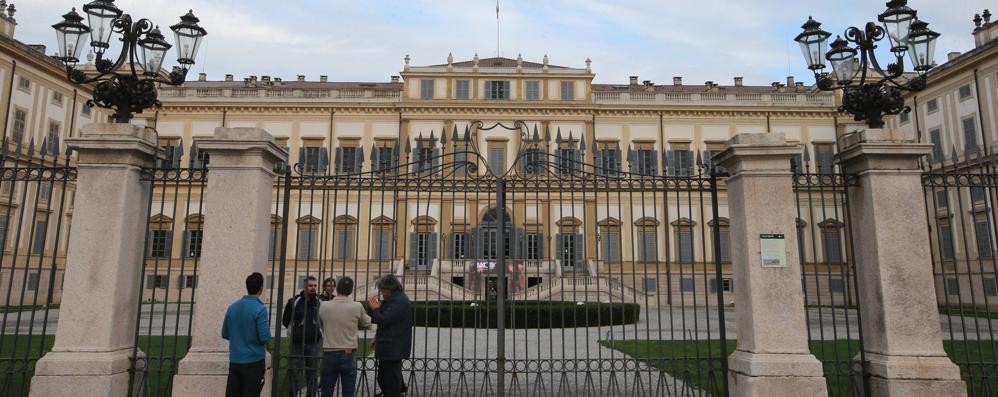 La Villa reale con i cancelli chiusi