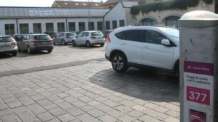 Monza: una parte del parcheggio di piazza Cambiaghi