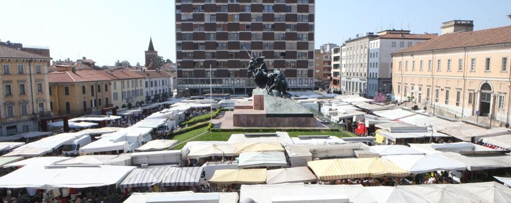 Monza Mercato piazza Trento