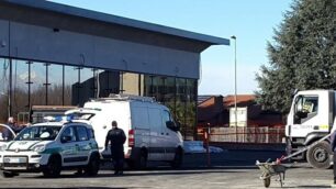 Via Don Minzoni, soccorsi all’operaio caduto