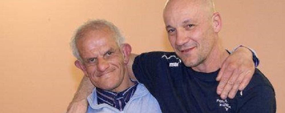 Seregno: Adelio Corona, a sinistra, con il commissario tecnico della nazionale di hockey su pista Massimo Mariotti, ex giocatore della Mobilsigla Seregno e suo grande amico