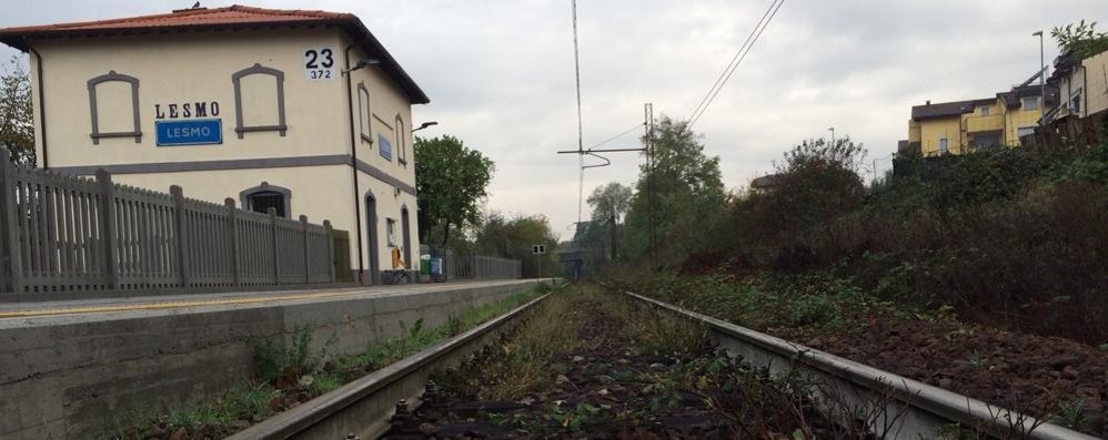 stazione lesmo linea seregno carnate macherio sovico ferrovia trenord