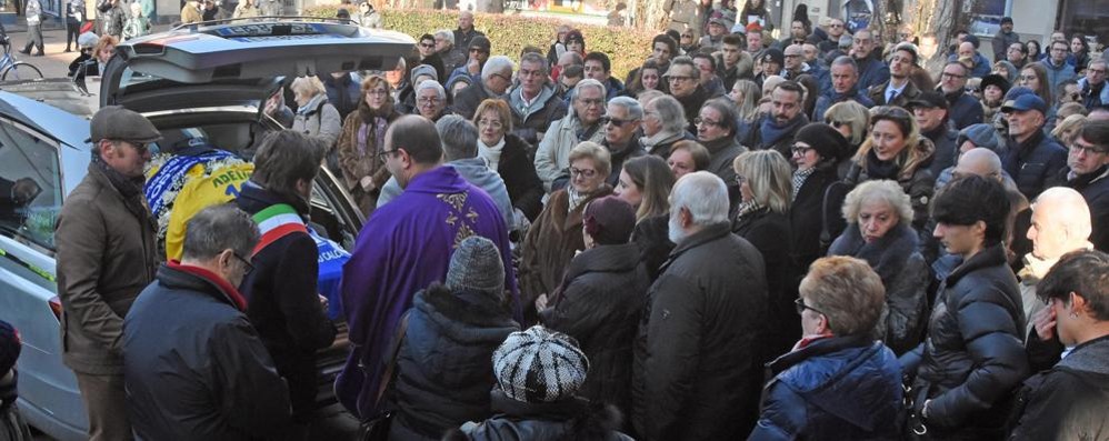 SEREGNO FUNERALI DI ADELIO CORONA