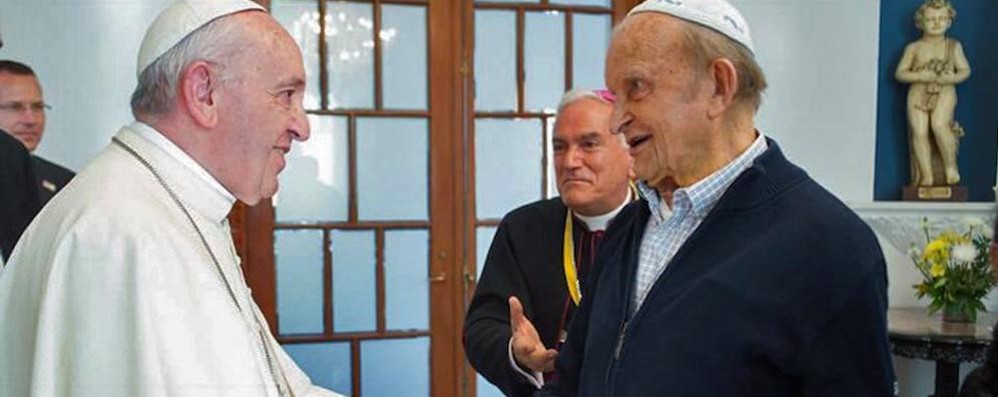 L'incontro tra padre Ugo De Censi e papa Francesco a Lima, in occasione del viaggio apostolico in Perù dal 15 al 22 gennaio 2018
