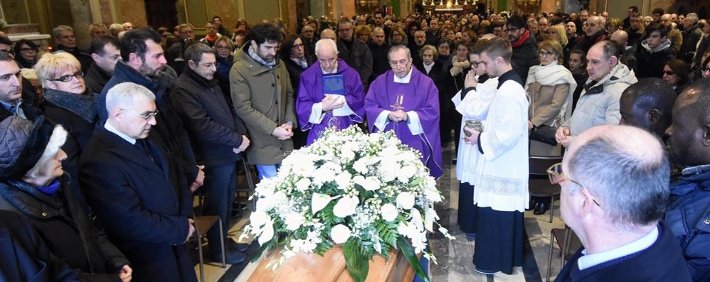 La chiesa gremita per i funerali