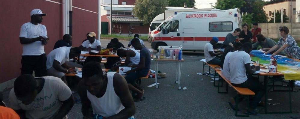 Il Comitato della Croce rossa gestisce anche il centro di accoglienza profughi di Agrate