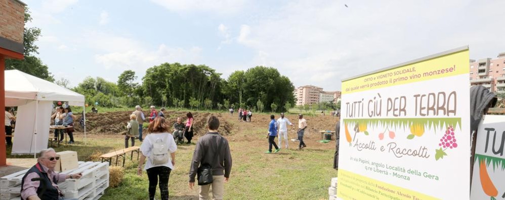 L’inaugurazione dell’orto Tutti giù per terra