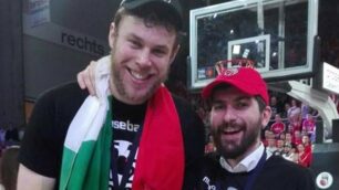 Lissone: Federico Perego con Nicolò Melli festeggia la vittoria in campionato del Bamberg quando l’azzurro ora al Fenerbahce giocava in Germania. Perego allora era vice coach di Andrea Trinchieri. Ora il coach del Brose Bamberg è lui