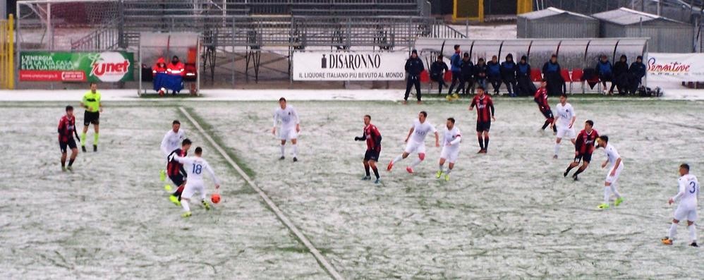 Calcio, Seregno: Romeo e La Camera in azione a metà campo