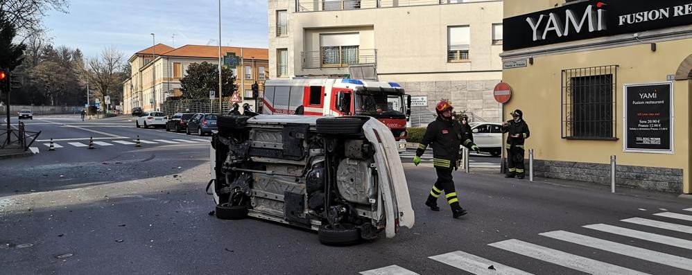 I soccorsi all'incidente lungo via Trento e Trieste.