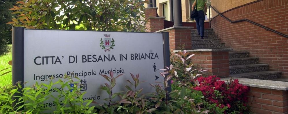 L’ingresso del municipio di Besana in Brianza