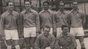 La Nazionale nel 1940. Il secondo in piedi è Luigino Kullman; il primo accosciato è Mario Massironi