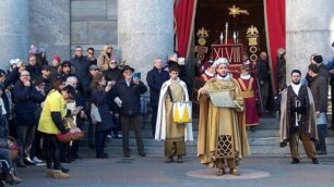 Seregno - L'uscita dalla Basilica del corteo dei Magi