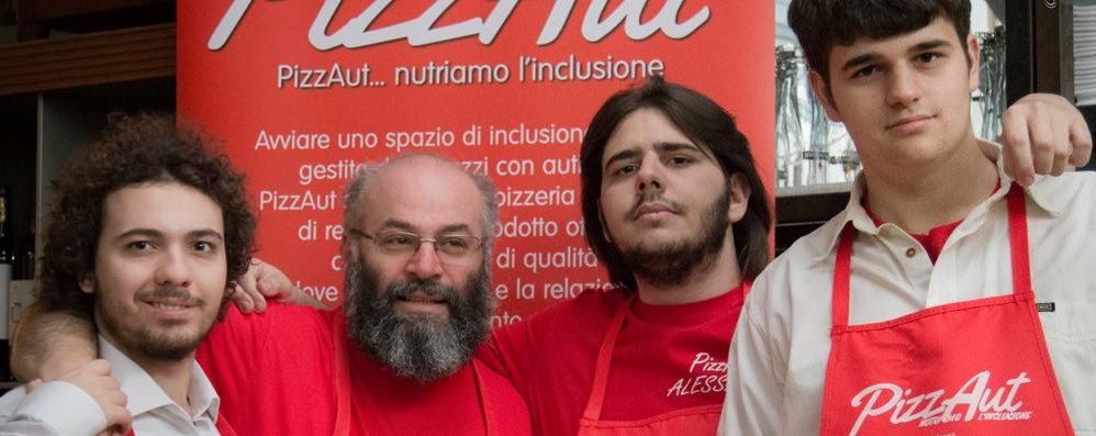 Nico Campora con i ragazzi di PizzAut