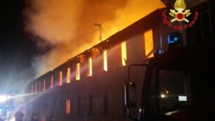 Le foto dell’incendio a Bovisio Masciago