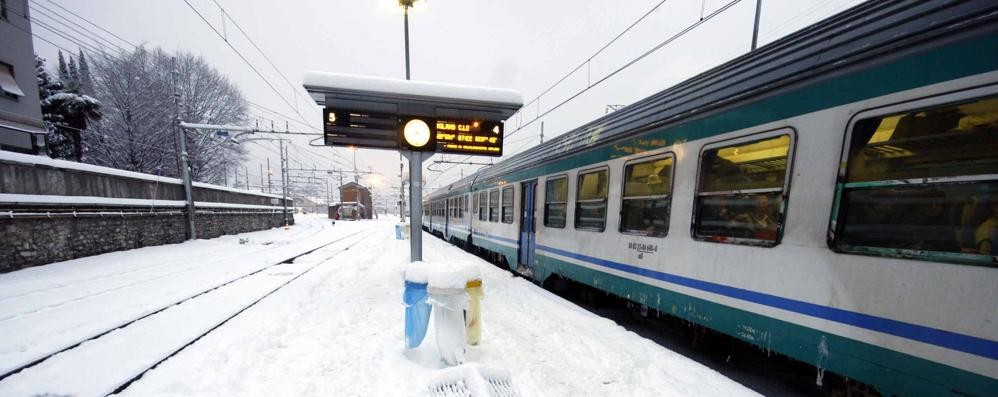 neve in stazione ferroviaira