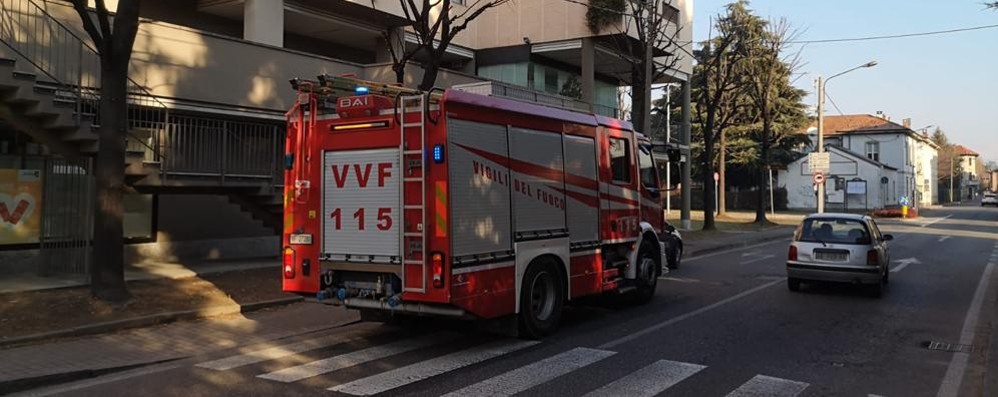 I vigili del fuoco intervenuti in via Brianza a Meda